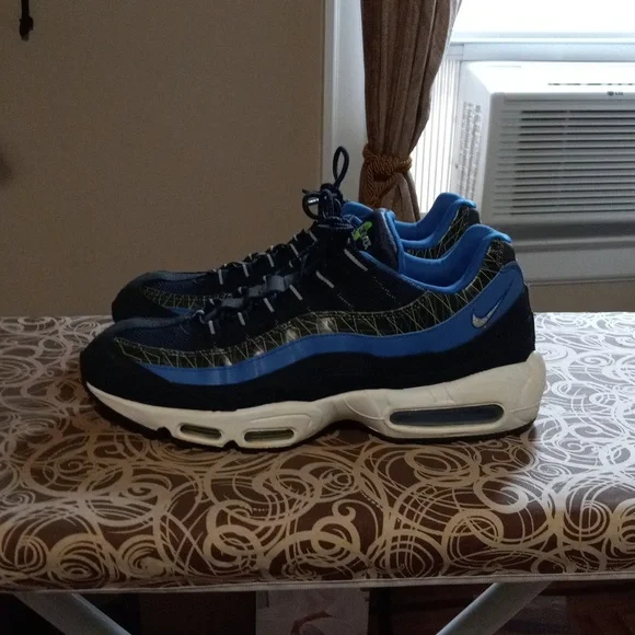 I'm selling my airmax 95 good condition used - Picture 6 of 11